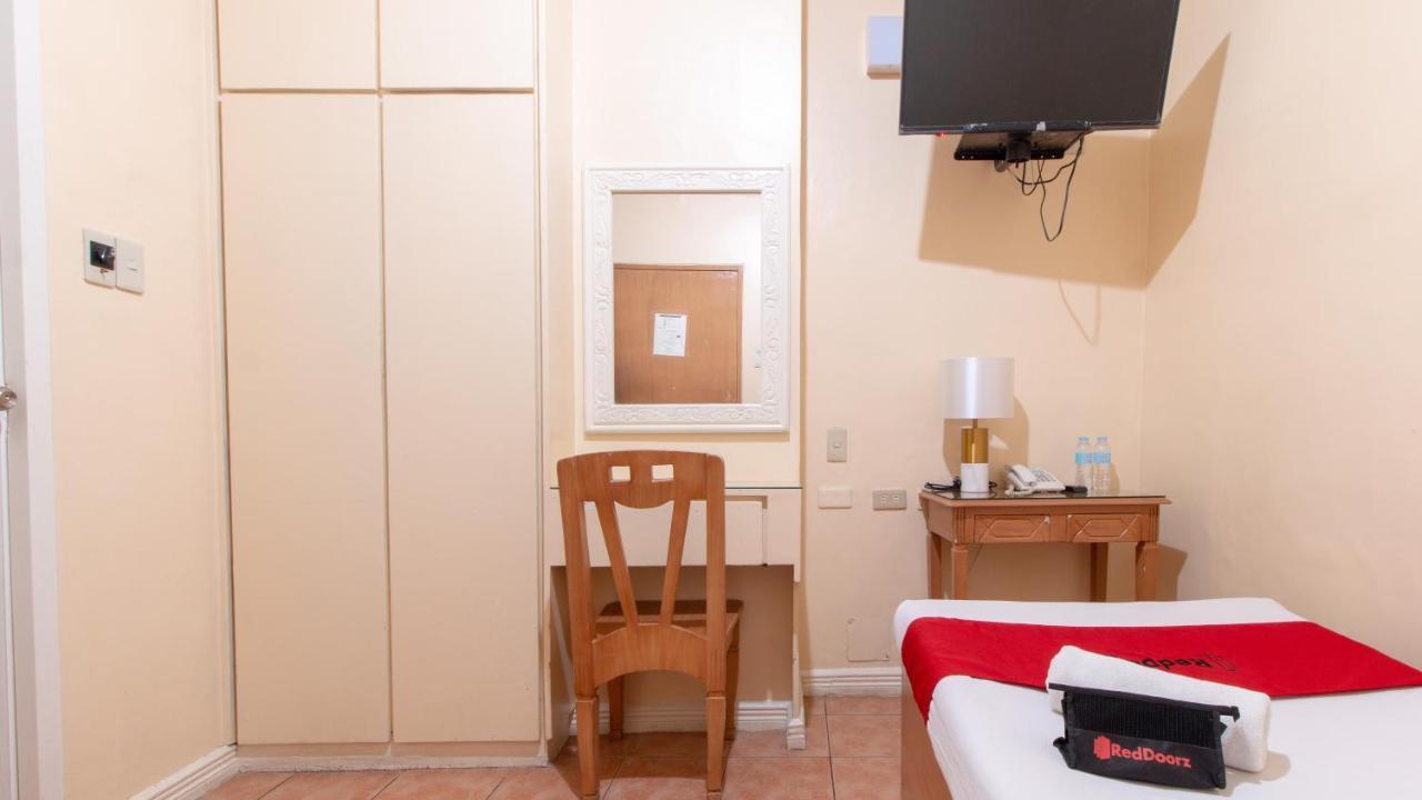 Reddoorz @ Downtown Tacloban Hotel Exterior photo
