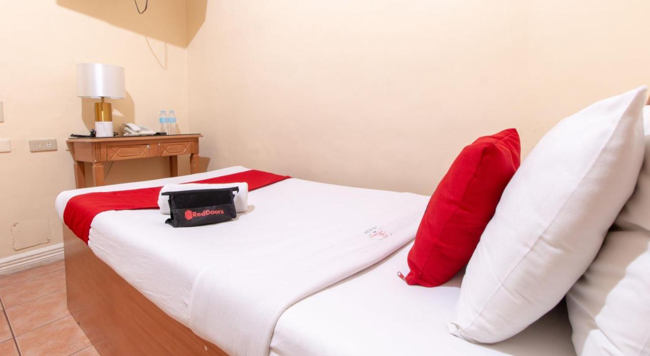 Reddoorz @ Downtown Tacloban Hotel Exterior photo