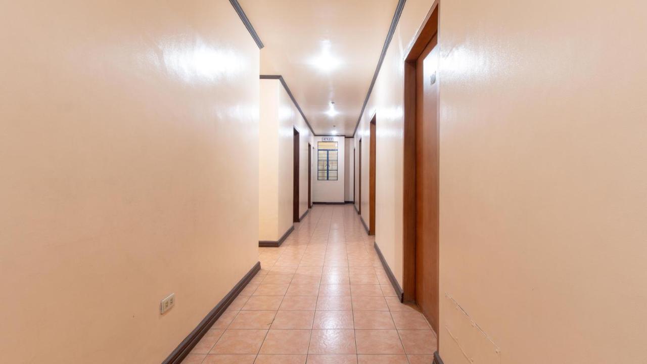 Reddoorz @ Downtown Tacloban Hotel Exterior photo