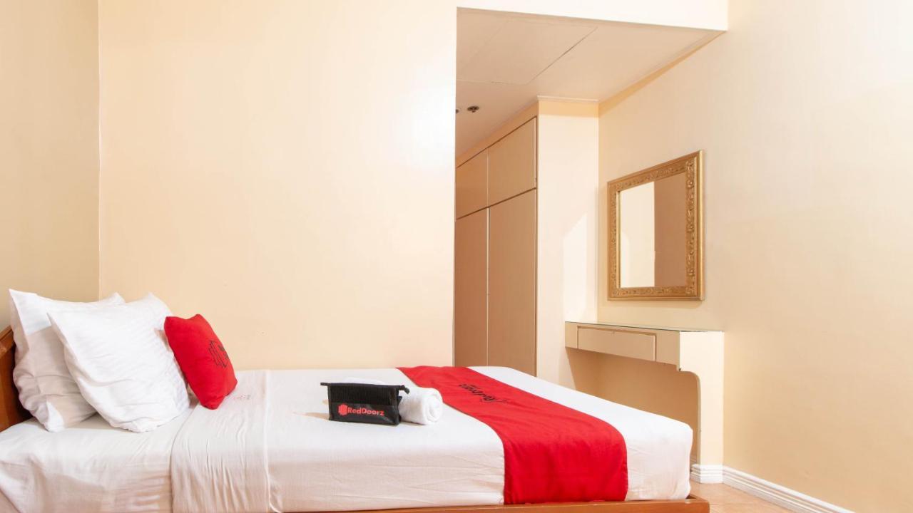 Reddoorz @ Downtown Tacloban Hotel Exterior photo